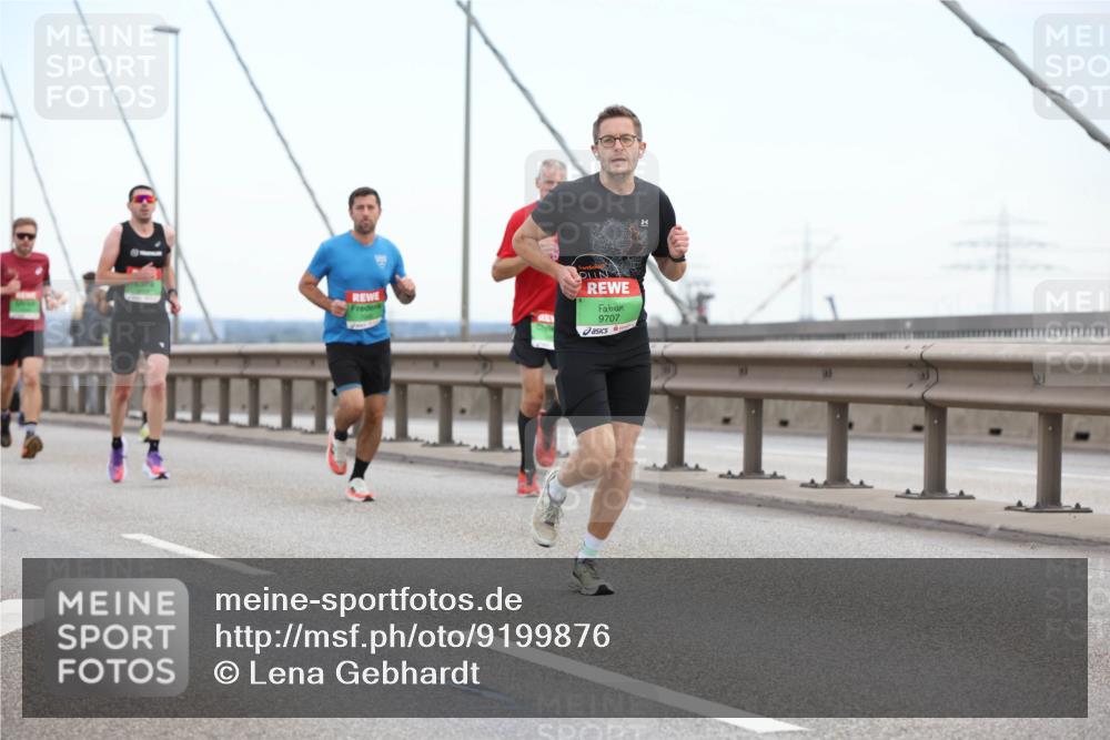 03.10.2025 - Köhlbrandbrückenlauf Lena Gebhardt http://msf.ph/oto/9199876 03.10.2025 15:20:14 Position 1 9707 meine-sportfotos.de
