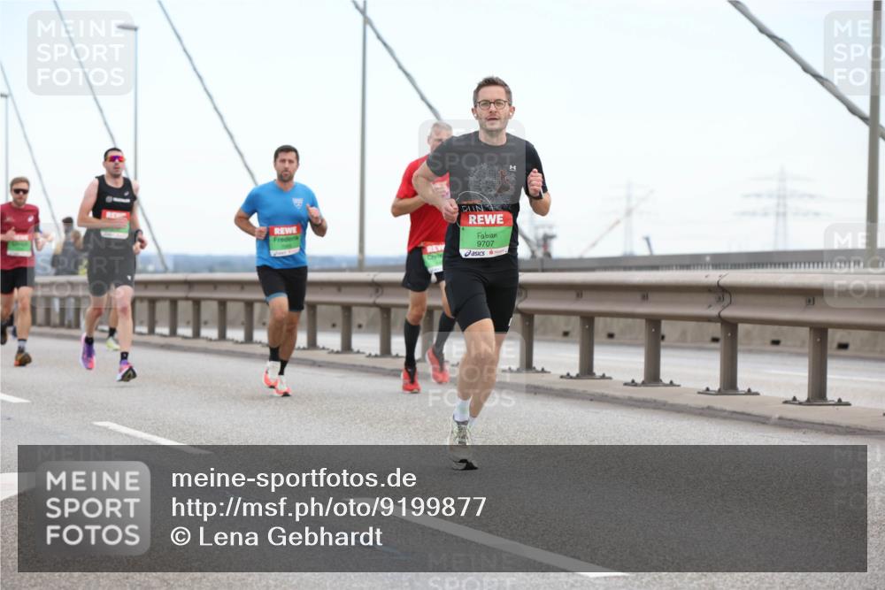 03.10.2025 - Köhlbrandbrückenlauf Lena Gebhardt http://msf.ph/oto/9199877 03.10.2025 15:20:15 Position 1 9707 meine-sportfotos.de