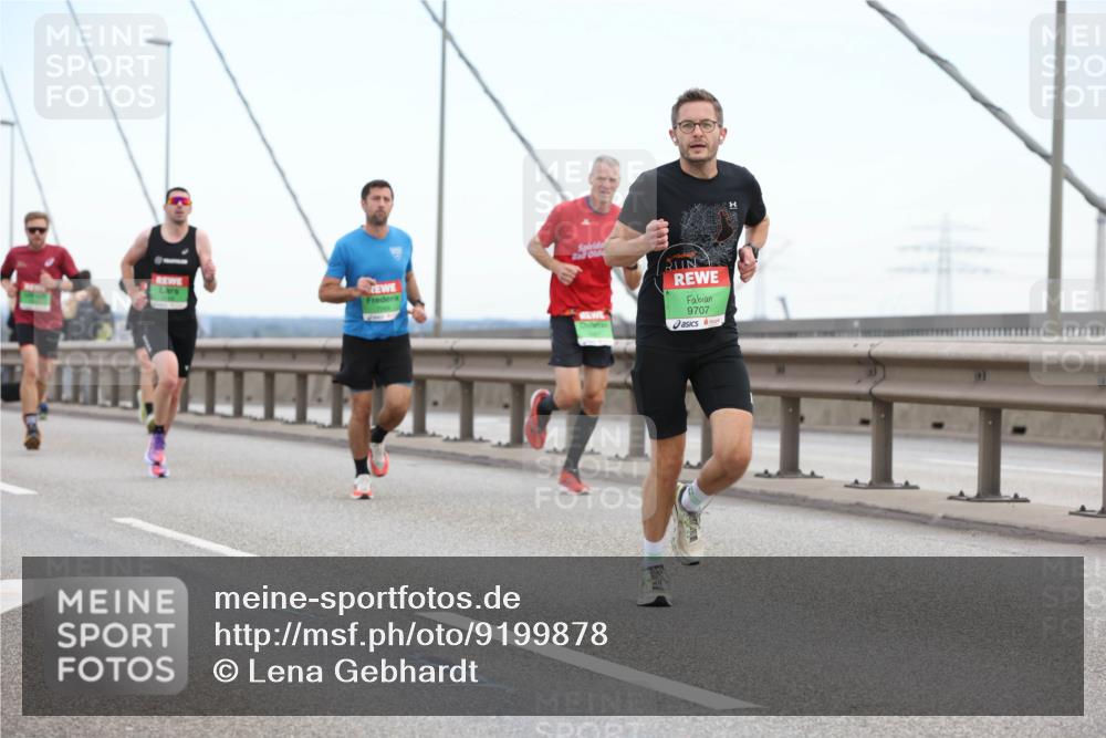 03.10.2025 - Köhlbrandbrückenlauf Lena Gebhardt http://msf.ph/oto/9199878 03.10.2025 15:20:15 Position 1 9707 meine-sportfotos.de