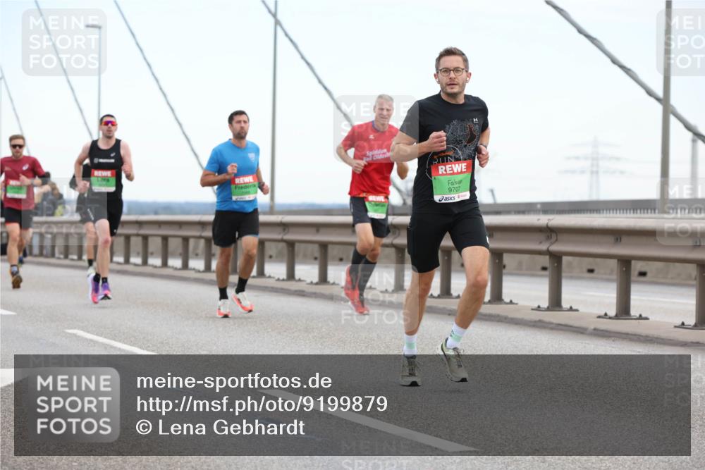 03.10.2025 - Köhlbrandbrückenlauf Lena Gebhardt http://msf.ph/oto/9199879 03.10.2025 15:20:15 Position 1 9707 meine-sportfotos.de
