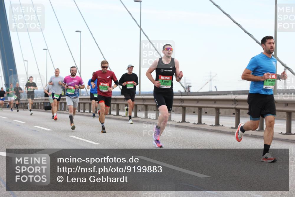 03.10.2025 - Köhlbrandbrückenlauf Lena Gebhardt http://msf.ph/oto/9199883 03.10.2025 15:20:17 Position 1 9058, 7068 meine-sportfotos.de
