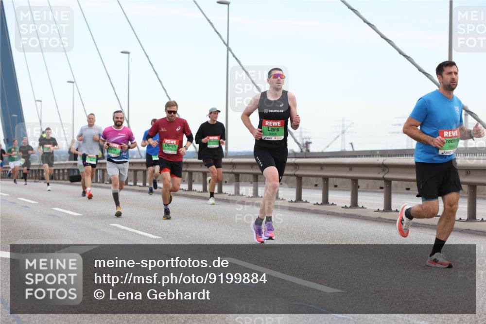 03.10.2025 - Köhlbrandbrückenlauf Lena Gebhardt http://msf.ph/oto/9199884 03.10.2025 15:20:17 Position 1 96, 9058, 7068 meine-sportfotos.de