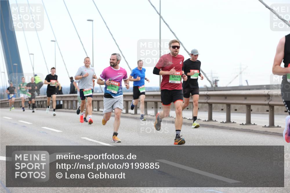 03.10.2025 - Köhlbrandbrückenlauf Lena Gebhardt http://msf.ph/oto/9199885 03.10.2025 15:20:18 Position 1 7053, 7030 meine-sportfotos.de