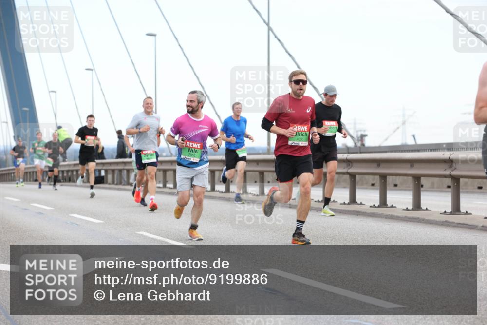03.10.2025 - Köhlbrandbrückenlauf Lena Gebhardt http://msf.ph/oto/9199886 03.10.2025 15:20:18 Position 1 7053, 7030 meine-sportfotos.de