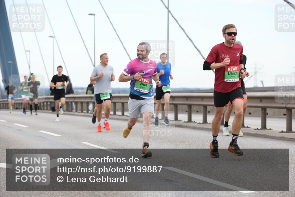 03.10.2025 - Köhlbrandbrückenlauf Lena Gebhardt http://msf.ph/oto/9199887 03.10.2025 15:20:19 Position 1 7053, 7030 meine-sportfotos.de