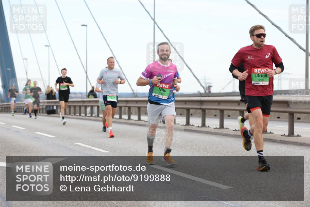 03.10.2025 - Köhlbrandbrückenlauf Lena Gebhardt http://msf.ph/oto/9199888 03.10.2025 15:20:19 Position 1 7053, 7030 meine-sportfotos.de