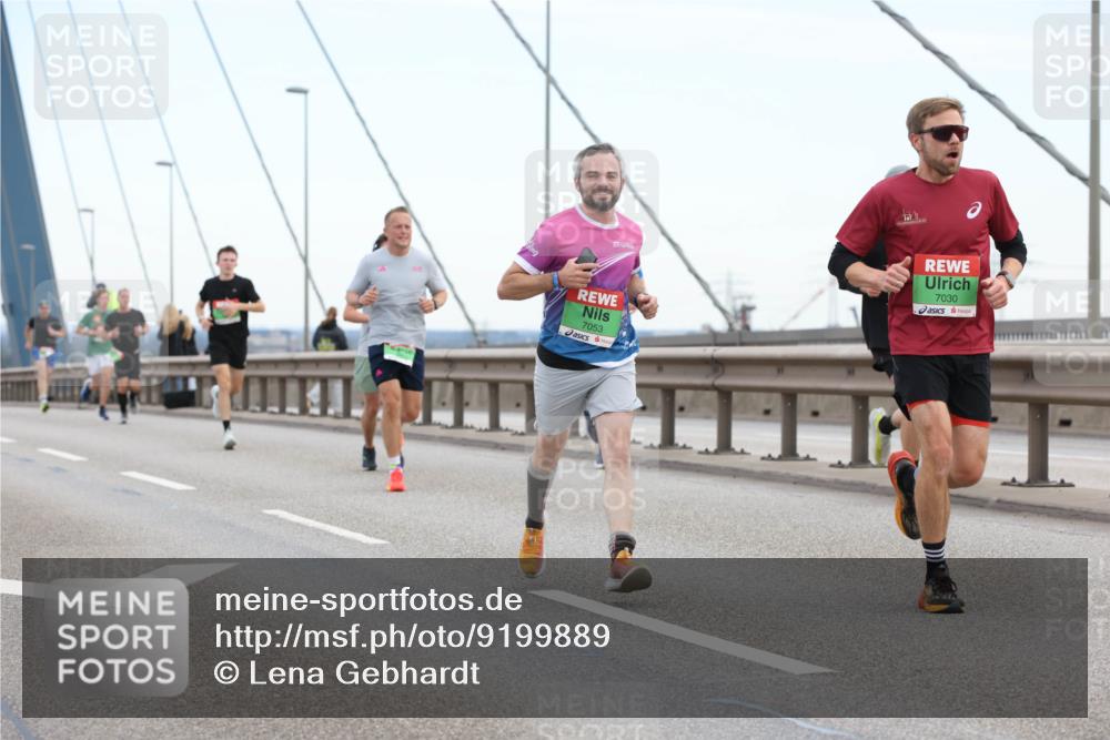 03.10.2025 - Köhlbrandbrückenlauf Lena Gebhardt http://msf.ph/oto/9199889 03.10.2025 15:20:19 Position 1 7053, 7030 meine-sportfotos.de