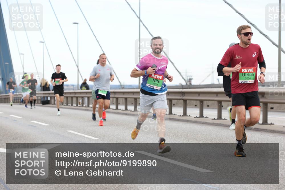 03.10.2025 - Köhlbrandbrückenlauf Lena Gebhardt http://msf.ph/oto/9199890 03.10.2025 15:20:19 Position 1 7030, 7053 meine-sportfotos.de