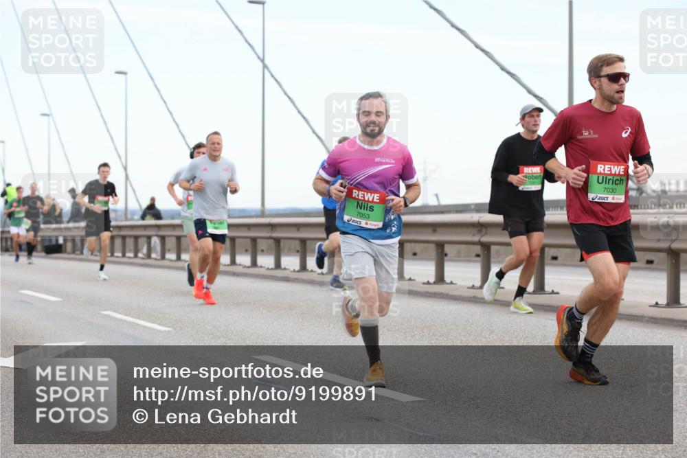 03.10.2025 - Köhlbrandbrückenlauf Lena Gebhardt http://msf.ph/oto/9199891 03.10.2025 15:20:20 Position 1 7053, 7030 meine-sportfotos.de