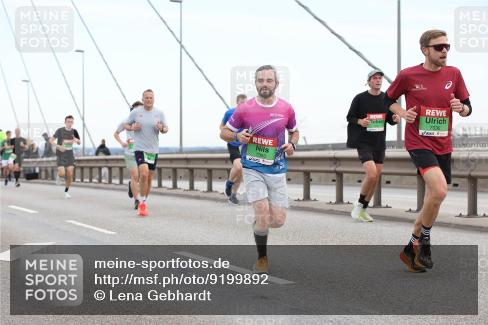 03.10.2025 - Köhlbrandbrückenlauf Lena Gebhardt http://msf.ph/oto/9199892 03.10.2025 15:20:20 Position 1 7053, 7030 meine-sportfotos.de