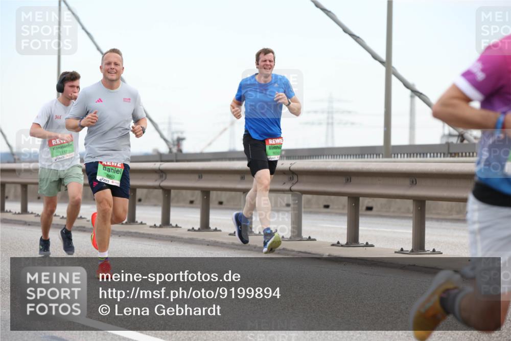 03.10.2025 - Köhlbrandbrückenlauf Lena Gebhardt http://msf.ph/oto/9199894 03.10.2025 15:20:21 Position 1 361, 7117, 8993, 9032 meine-sportfotos.de