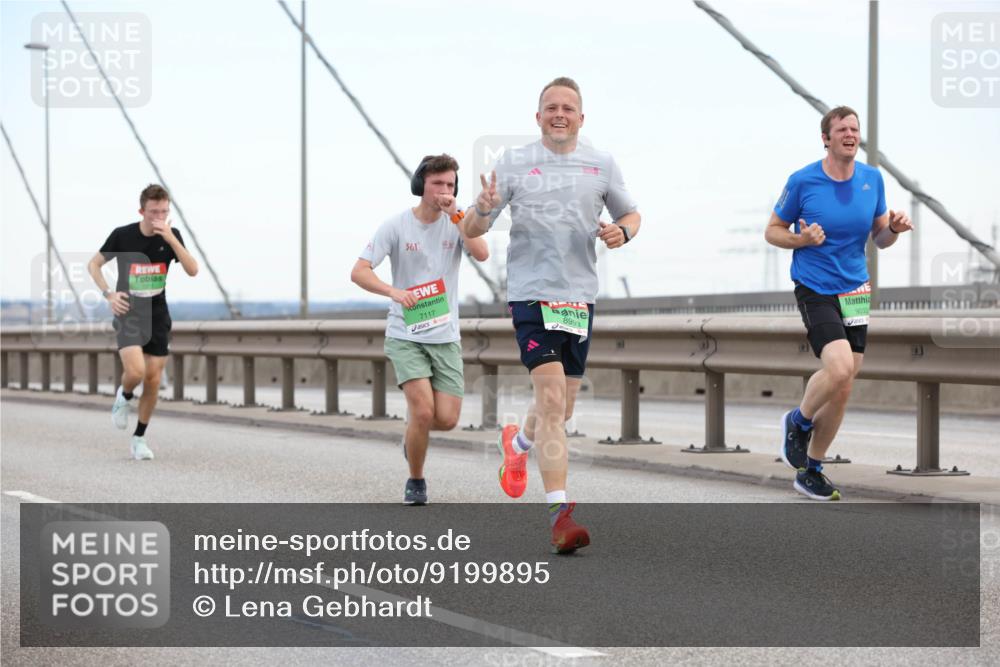 03.10.2025 - Köhlbrandbrückenlauf Lena Gebhardt http://msf.ph/oto/9199895 03.10.2025 15:20:21 Position 1 361, 7117, 8993, 9032 meine-sportfotos.de