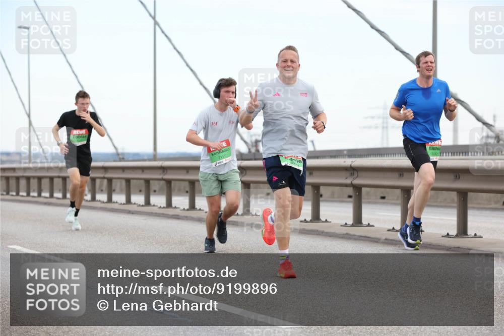 03.10.2025 - Köhlbrandbrückenlauf Lena Gebhardt http://msf.ph/oto/9199896 03.10.2025 15:20:22 Position 1 361, 7117, 8963, 9032 meine-sportfotos.de