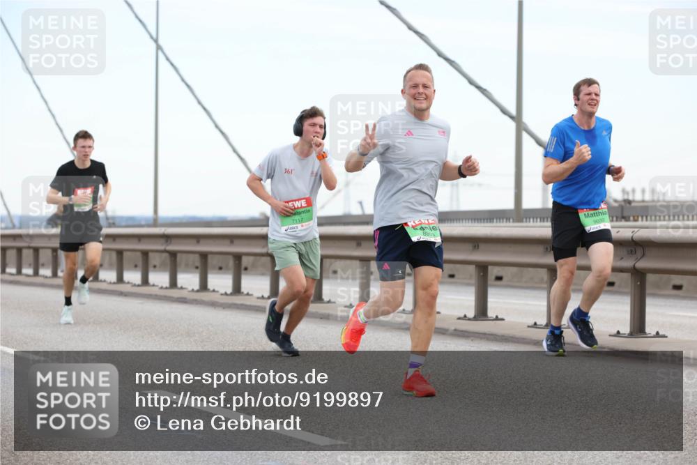 03.10.2025 - Köhlbrandbrückenlauf Lena Gebhardt http://msf.ph/oto/9199897 03.10.2025 15:20:22 Position 1 361, 7117, 8993, 9032 meine-sportfotos.de