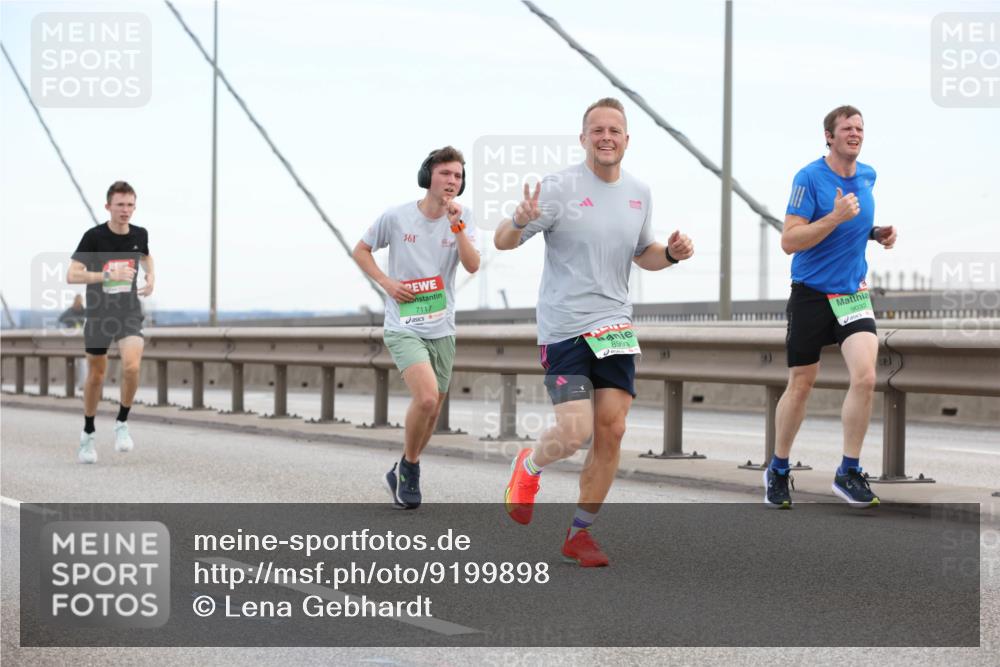 03.10.2025 - Köhlbrandbrückenlauf Lena Gebhardt http://msf.ph/oto/9199898 03.10.2025 15:20:22 Position 1 361, 7117, 8993, 9032 meine-sportfotos.de