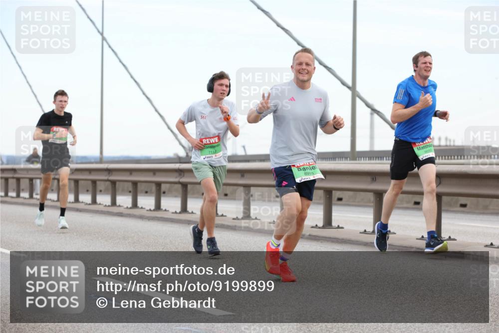 03.10.2025 - Köhlbrandbrückenlauf Lena Gebhardt http://msf.ph/oto/9199899 03.10.2025 15:20:22 Position 1 361, 7117, 8993, 9032 meine-sportfotos.de