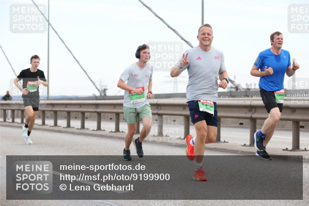 03.10.2025 - Köhlbrandbrückenlauf Lena Gebhardt http://msf.ph/oto/9199900 03.10.2025 15:20:22 Position 1 361, 7117, 8993, 9032 meine-sportfotos.de