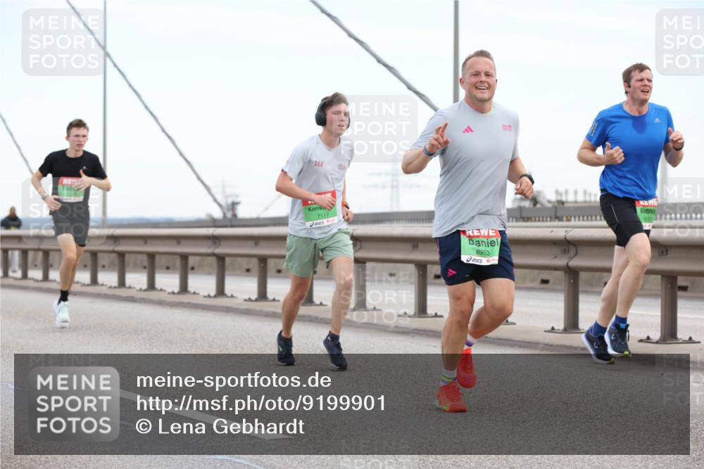 03.10.2025 - Köhlbrandbrückenlauf Lena Gebhardt http://msf.ph/oto/9199901 03.10.2025 15:20:22 Position 1 1144, 361, 7117, 8993, 9032 meine-sportfotos.de