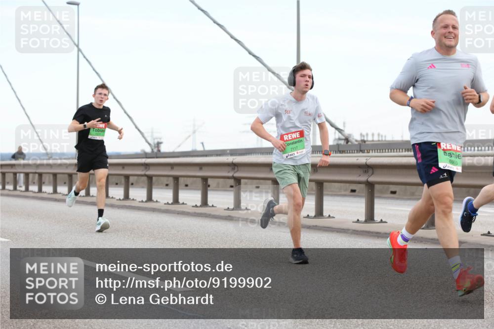 03.10.2025 - Köhlbrandbrückenlauf Lena Gebhardt http://msf.ph/oto/9199902 03.10.2025 15:20:23 Position 1 7277, 361, 7117, 8993 meine-sportfotos.de