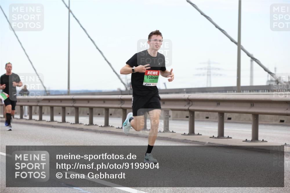 03.10.2025 - Köhlbrandbrückenlauf Lena Gebhardt http://msf.ph/oto/9199904 03.10.2025 15:20:24 Position 1 7277 meine-sportfotos.de