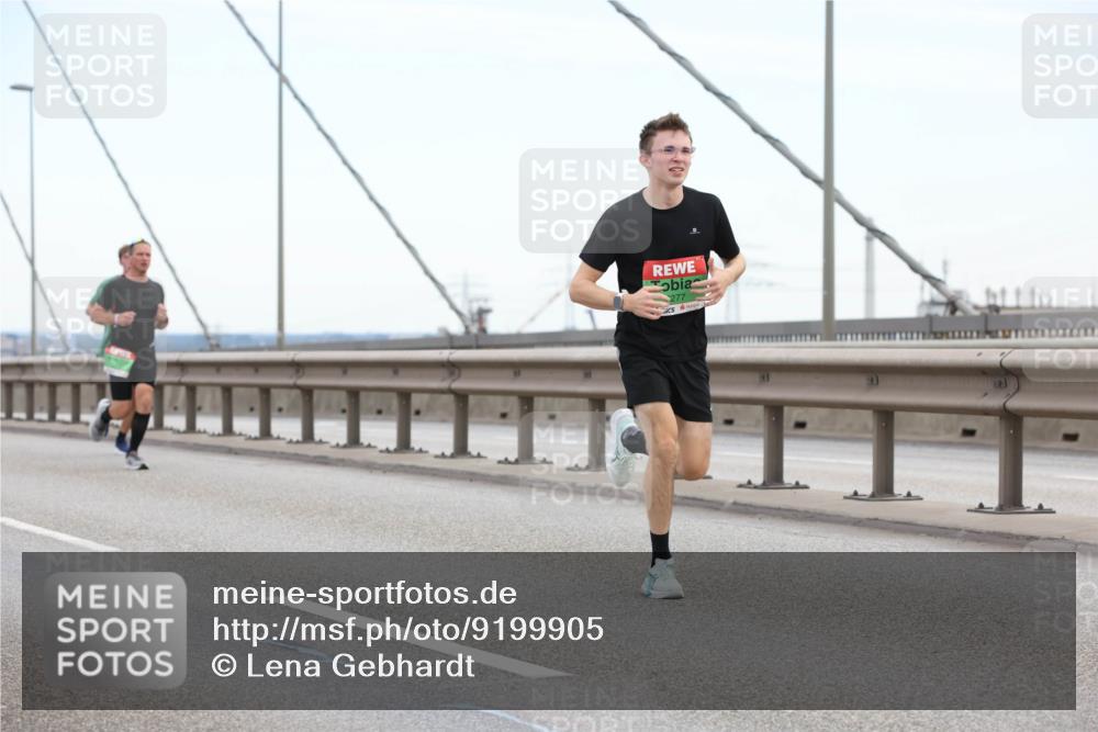 03.10.2025 - Köhlbrandbrückenlauf Lena Gebhardt http://msf.ph/oto/9199905 03.10.2025 15:20:24 Position 1 277 meine-sportfotos.de