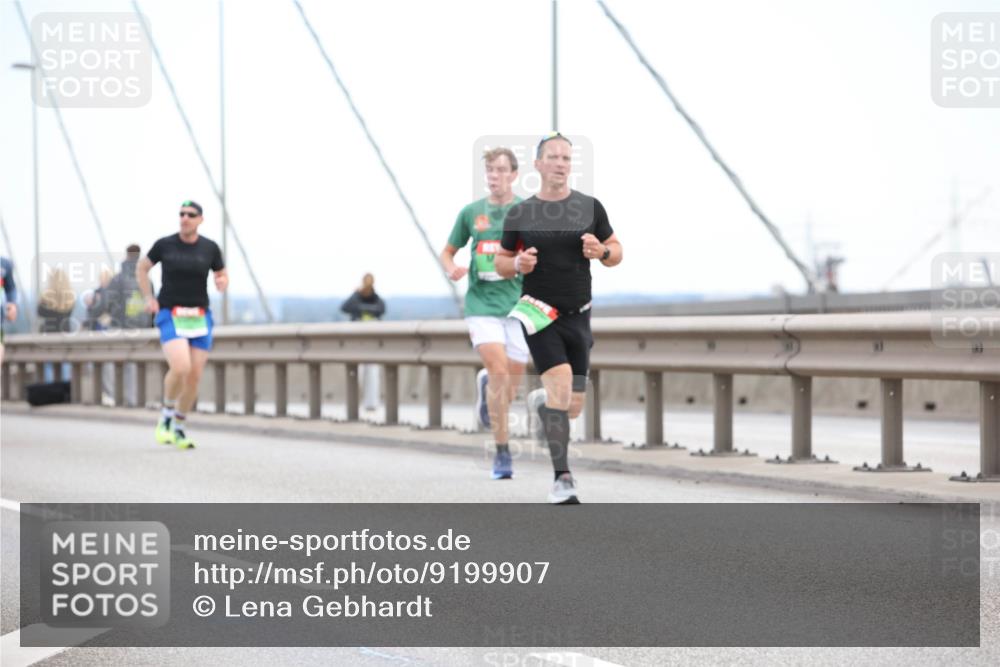 03.10.2025 - Köhlbrandbrückenlauf Lena Gebhardt http://msf.ph/oto/9199907 03.10.2025 15:20:25 Position 1  meine-sportfotos.de