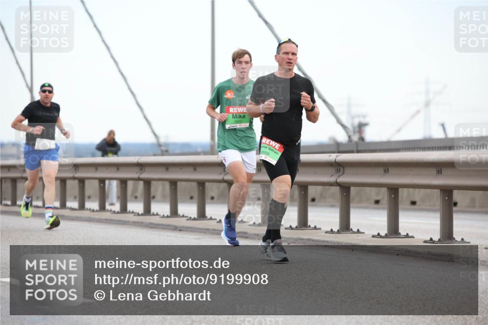 03.10.2025 - Köhlbrandbrückenlauf Lena Gebhardt http://msf.ph/oto/9199908 03.10.2025 15:20:26 Position 1 7012, 9559 meine-sportfotos.de
