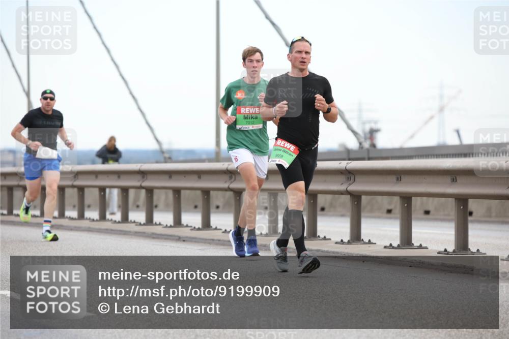 03.10.2025 - Köhlbrandbrückenlauf Lena Gebhardt http://msf.ph/oto/9199909 03.10.2025 15:20:26 Position 1 7012, 16, 9559 meine-sportfotos.de