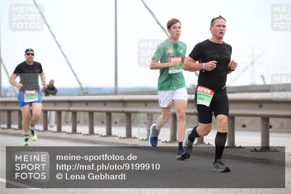 03.10.2025 - Köhlbrandbrückenlauf Lena Gebhardt http://msf.ph/oto/9199910 03.10.2025 15:20:26 Position 1 7012, 9559 meine-sportfotos.de