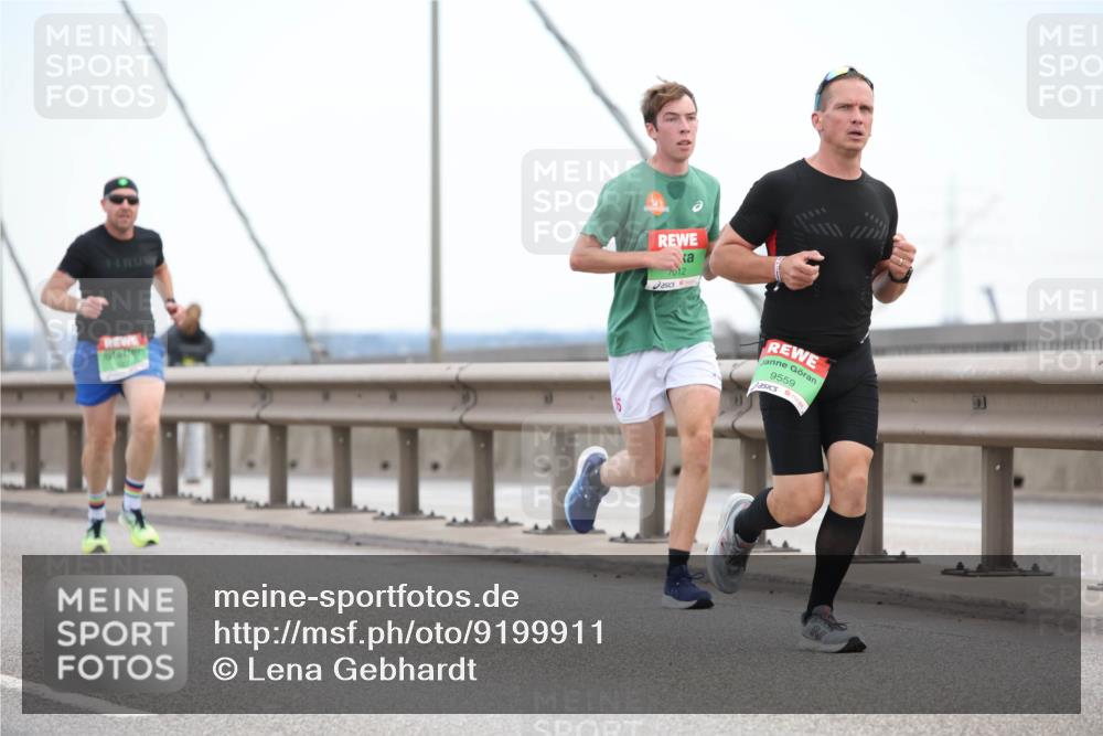 03.10.2025 - Köhlbrandbrückenlauf Lena Gebhardt http://msf.ph/oto/9199911 03.10.2025 15:20:26 Position 1 7012, 9559 meine-sportfotos.de