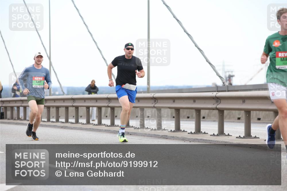 03.10.2025 - Köhlbrandbrückenlauf Lena Gebhardt http://msf.ph/oto/9199912 03.10.2025 15:20:27 Position 1 7197, 701 meine-sportfotos.de