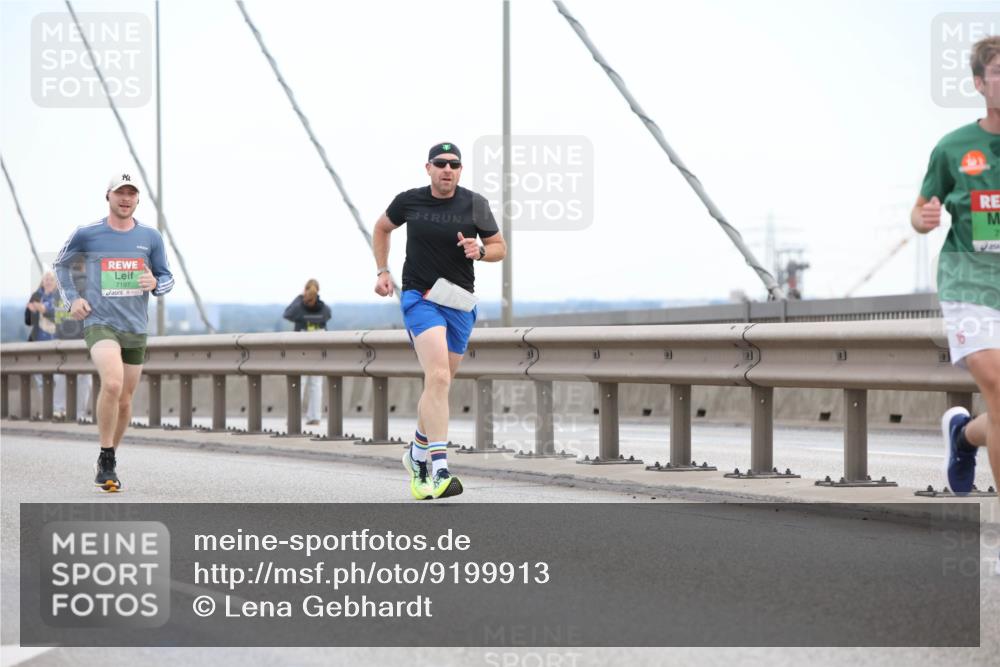 03.10.2025 - Köhlbrandbrückenlauf Lena Gebhardt http://msf.ph/oto/9199913 03.10.2025 15:20:27 Position 1 7197 meine-sportfotos.de