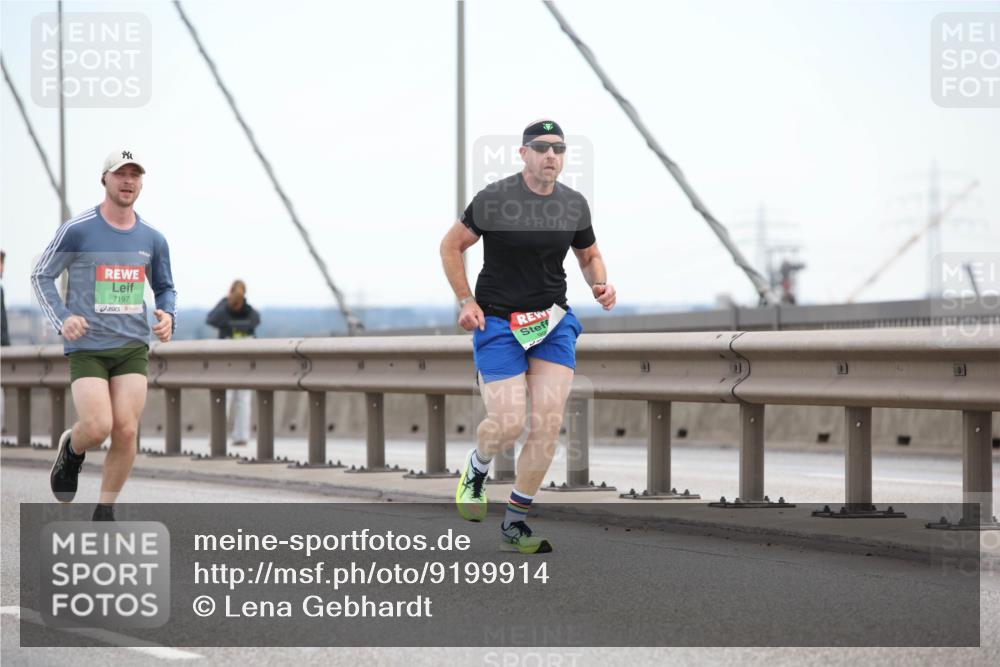 03.10.2025 - Köhlbrandbrückenlauf Lena Gebhardt http://msf.ph/oto/9199914 03.10.2025 15:20:28 Position 1 7197, 92 meine-sportfotos.de