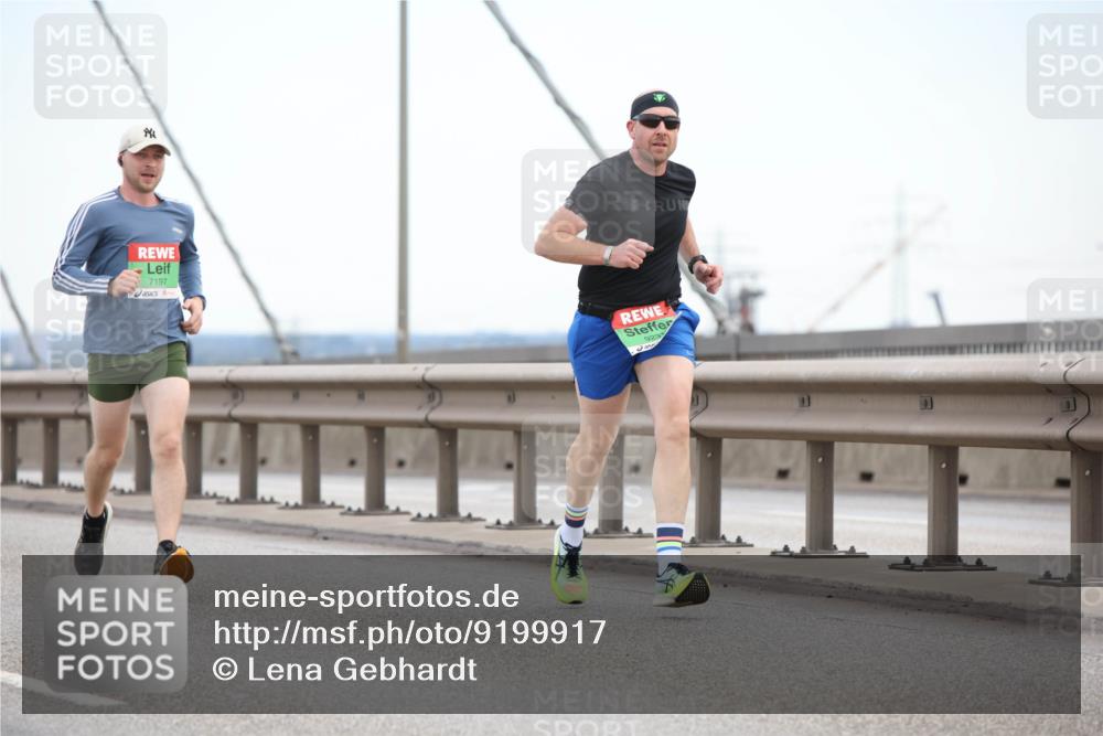 03.10.2025 - Köhlbrandbrückenlauf Lena Gebhardt http://msf.ph/oto/9199917 03.10.2025 15:20:28 Position 1 7197, 923 meine-sportfotos.de