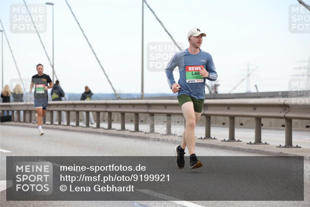 03.10.2025 - Köhlbrandbrückenlauf Lena Gebhardt http://msf.ph/oto/9199921 03.10.2025 15:20:30 Position 1 7197 meine-sportfotos.de