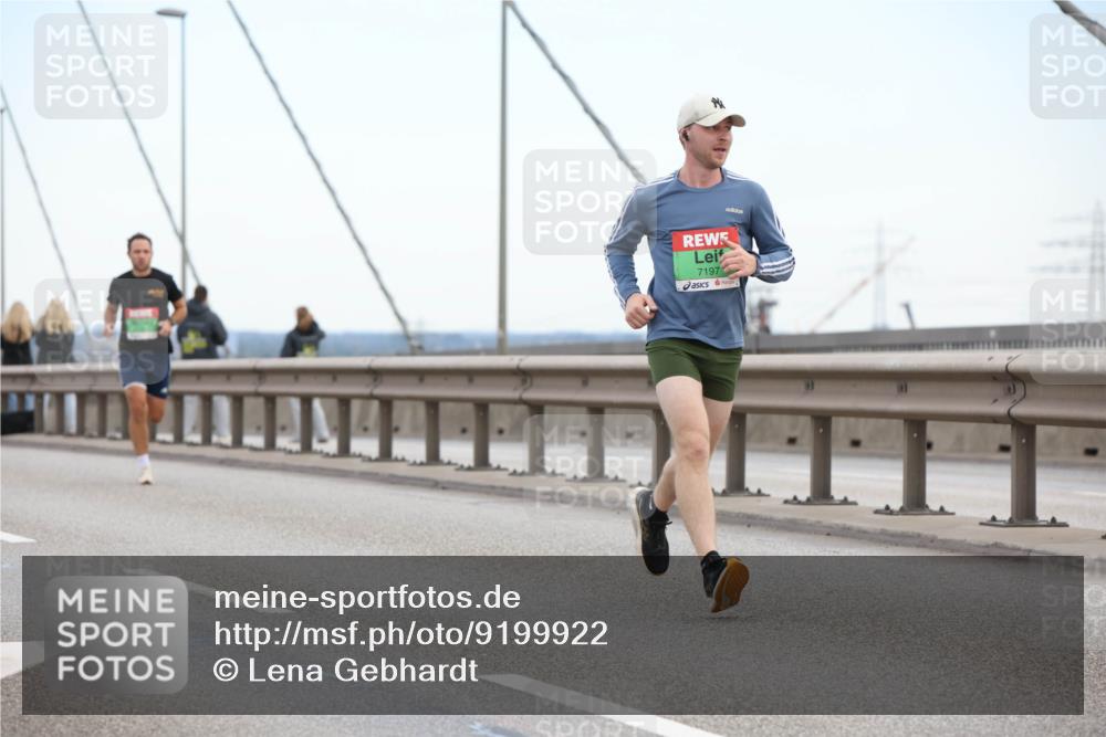 03.10.2025 - Köhlbrandbrückenlauf Lena Gebhardt http://msf.ph/oto/9199922 03.10.2025 15:20:30 Position 1 7197 meine-sportfotos.de