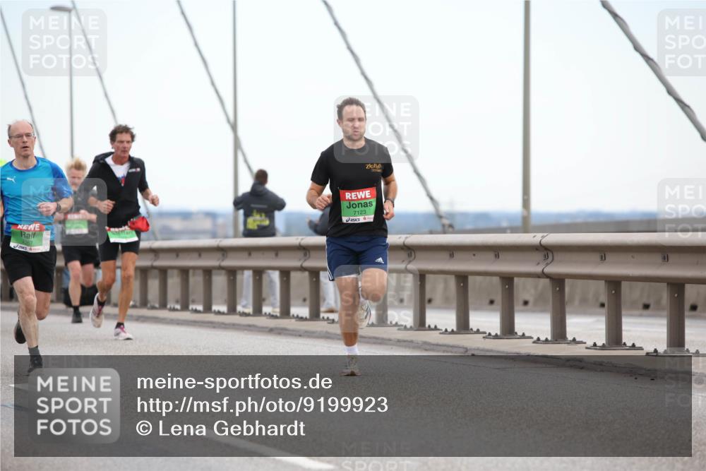 03.10.2025 - Köhlbrandbrückenlauf Lena Gebhardt http://msf.ph/oto/9199923 03.10.2025 15:20:32 Position 1 7067, 7123 meine-sportfotos.de