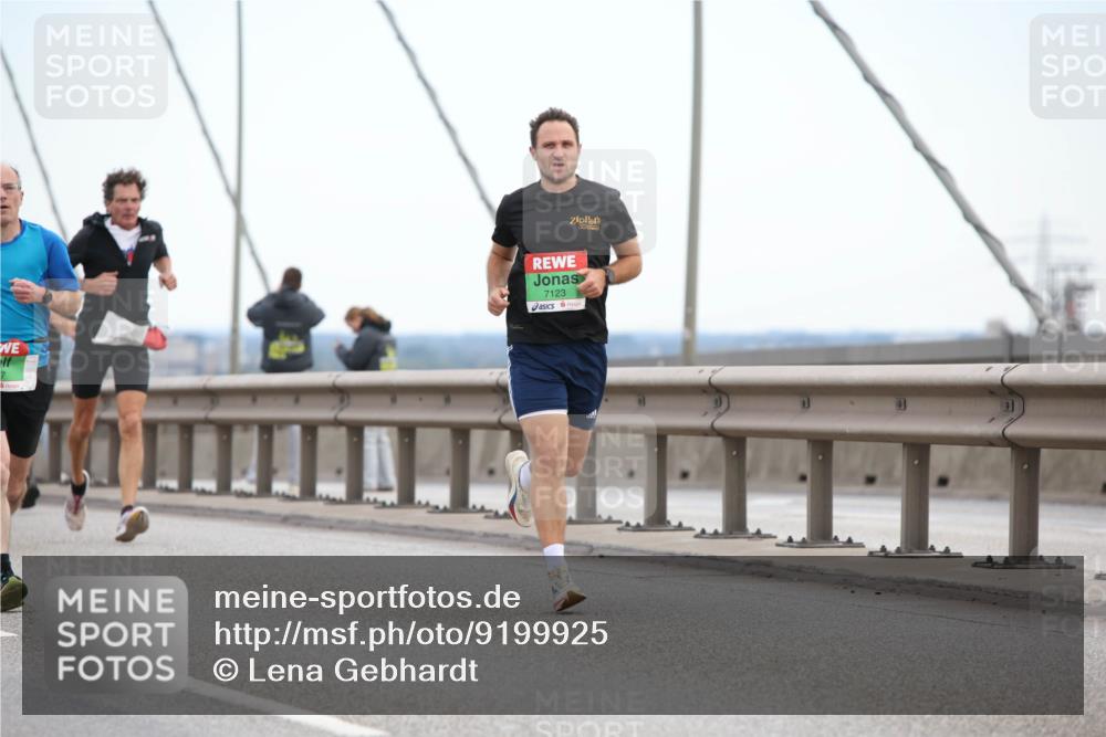 03.10.2025 - Köhlbrandbrückenlauf Lena Gebhardt http://msf.ph/oto/9199925 03.10.2025 15:20:32 Position 1 7123, 7 meine-sportfotos.de