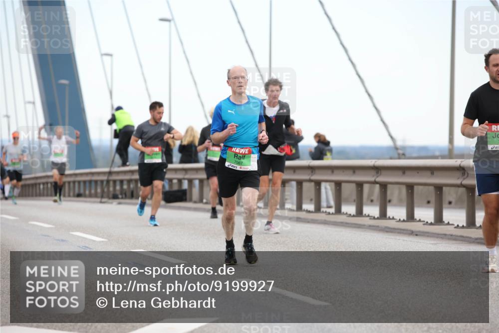 03.10.2025 - Köhlbrandbrückenlauf Lena Gebhardt http://msf.ph/oto/9199927 03.10.2025 15:20:33 Position 1 7067 meine-sportfotos.de