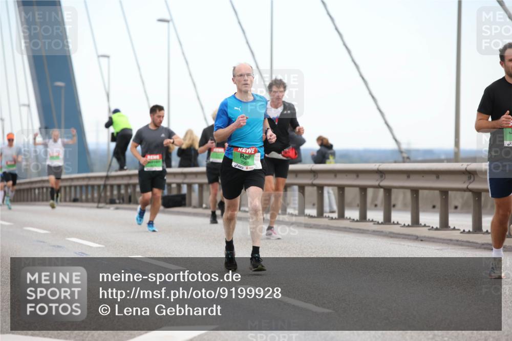 03.10.2025 - Köhlbrandbrückenlauf Lena Gebhardt http://msf.ph/oto/9199928 03.10.2025 15:20:33 Position 1 7067 meine-sportfotos.de