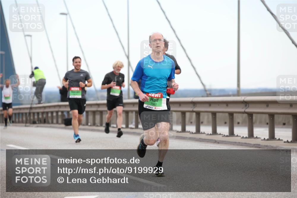 03.10.2025 - Köhlbrandbrückenlauf Lena Gebhardt http://msf.ph/oto/9199929 03.10.2025 15:20:34 Position 1 7067 meine-sportfotos.de