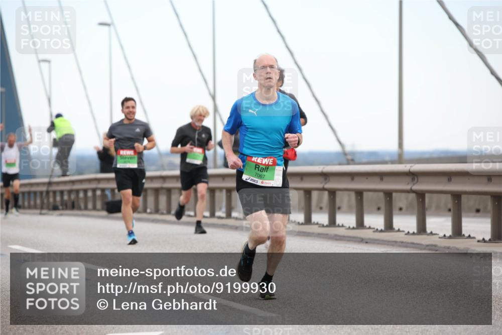 03.10.2025 - Köhlbrandbrückenlauf Lena Gebhardt http://msf.ph/oto/9199930 03.10.2025 15:20:34 Position 1 7067 meine-sportfotos.de