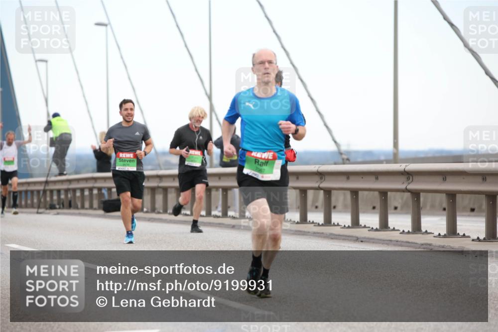 03.10.2025 - Köhlbrandbrückenlauf Lena Gebhardt http://msf.ph/oto/9199931 03.10.2025 15:20:34 Position 1 9594, 7067 meine-sportfotos.de