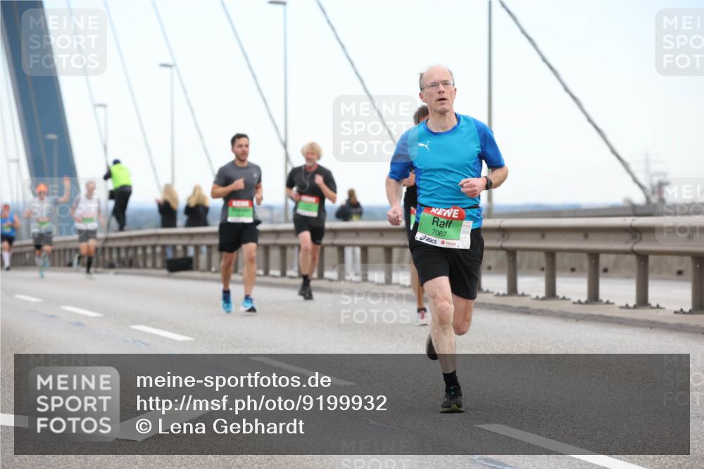 03.10.2025 - Köhlbrandbrückenlauf Lena Gebhardt http://msf.ph/oto/9199932 03.10.2025 15:20:35 Position 1 7067 meine-sportfotos.de