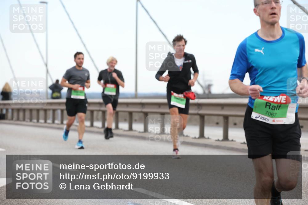 03.10.2025 - Köhlbrandbrückenlauf Lena Gebhardt http://msf.ph/oto/9199933 03.10.2025 15:20:37 Position 1 7067 meine-sportfotos.de