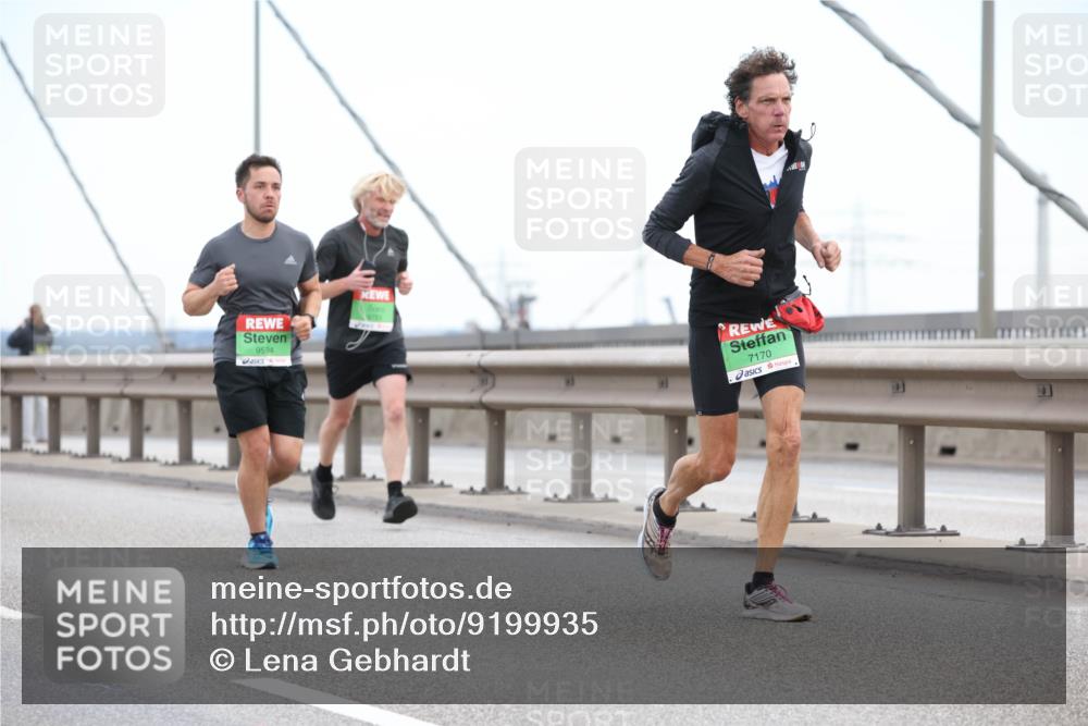 03.10.2025 - Köhlbrandbrückenlauf Lena Gebhardt http://msf.ph/oto/9199935 03.10.2025 15:20:38 Position 1 9594, 7170 meine-sportfotos.de