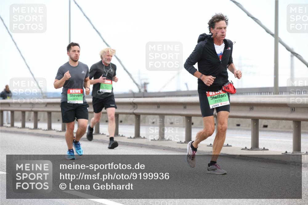 03.10.2025 - Köhlbrandbrückenlauf Lena Gebhardt http://msf.ph/oto/9199936 03.10.2025 15:20:38 Position 1 9594, 7170 meine-sportfotos.de