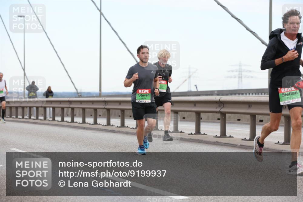 03.10.2025 - Köhlbrandbrückenlauf Lena Gebhardt http://msf.ph/oto/9199937 03.10.2025 15:20:38 Position 1 9594, 9751, 7170 meine-sportfotos.de