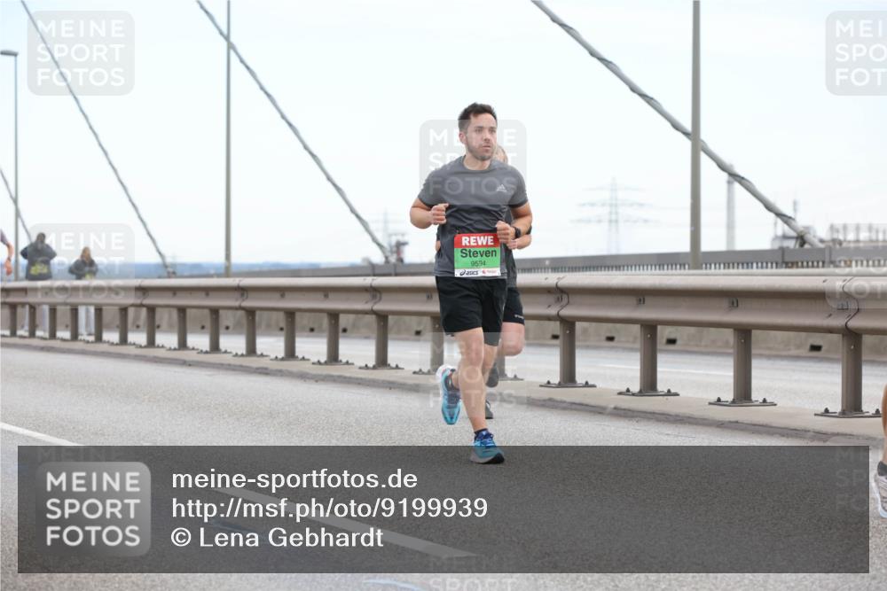 03.10.2025 - Köhlbrandbrückenlauf Lena Gebhardt http://msf.ph/oto/9199939 03.10.2025 15:20:39 Position 1 9594 meine-sportfotos.de