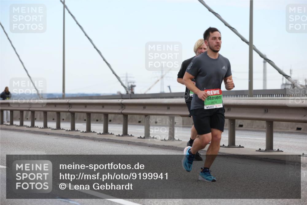03.10.2025 - Köhlbrandbrückenlauf Lena Gebhardt http://msf.ph/oto/9199941 03.10.2025 15:20:39 Position 1 9534 meine-sportfotos.de